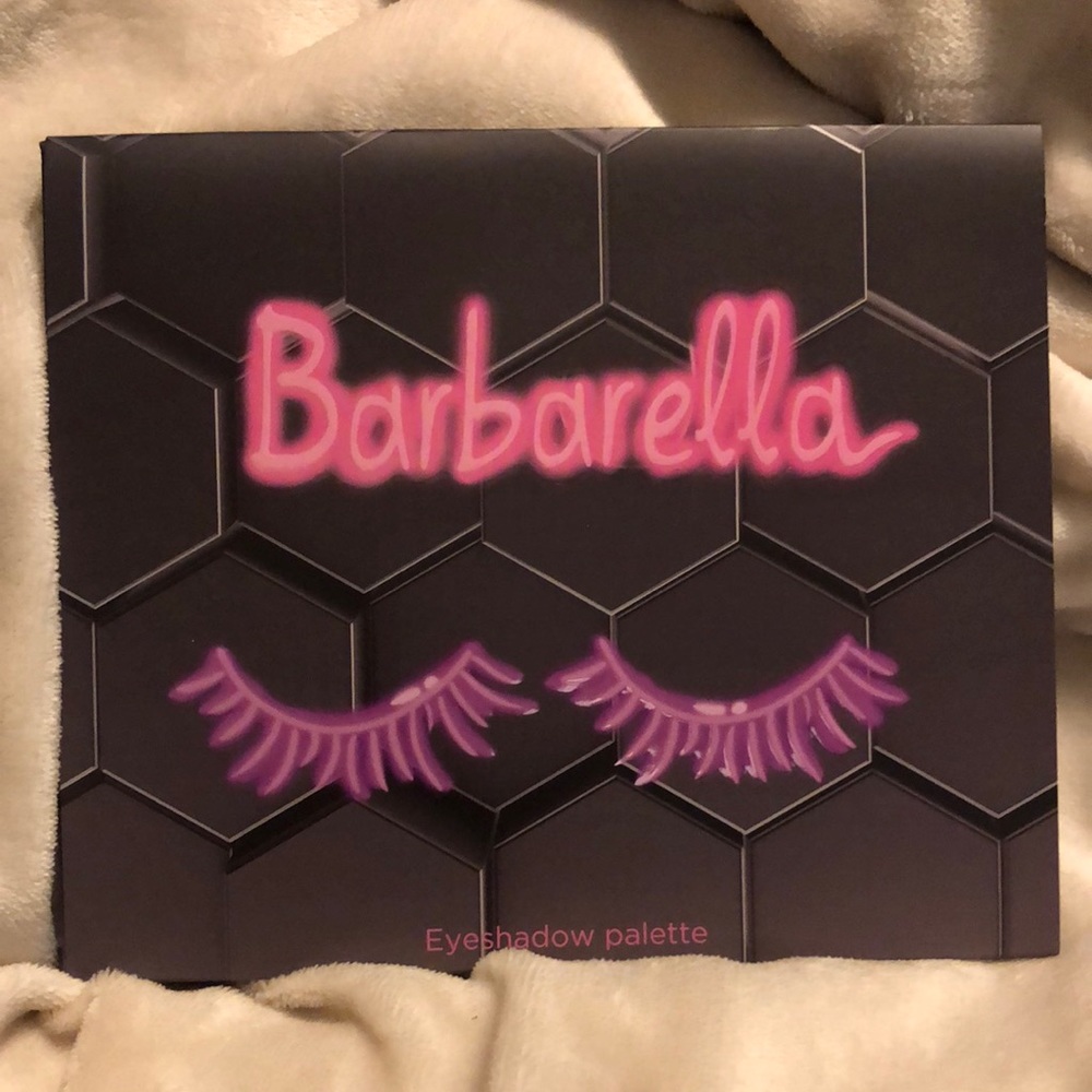 New Beebeauty Barbarella 20 pan palette